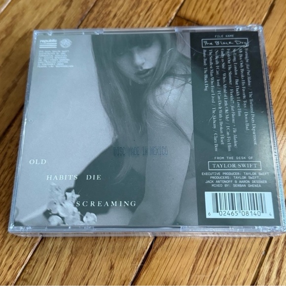 The Tortured Poets Department Collector’s Edition - Deluxe CD + “The Black Dog” - Picture 3 of 4